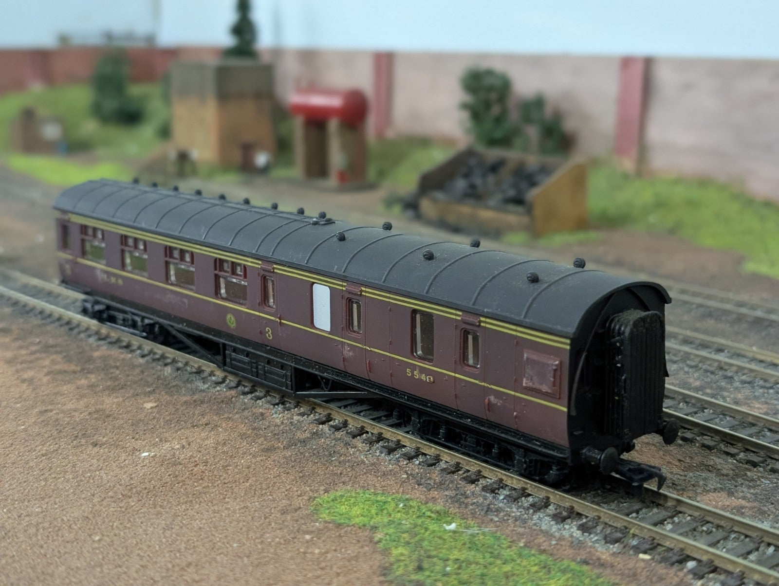 Airfix Railways LMS S7 Brake 3rd Corridor Coach, No. 5542