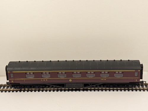 Airfix 54202 OO Gauge LMS 60ft Corridor 1st and 3rd Composite Coach