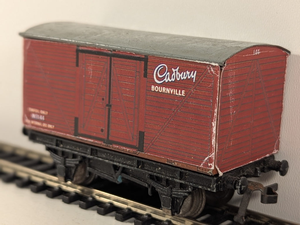 Hornby OO Gauge Cadbury Ventilated Box Van – Scratched Decal