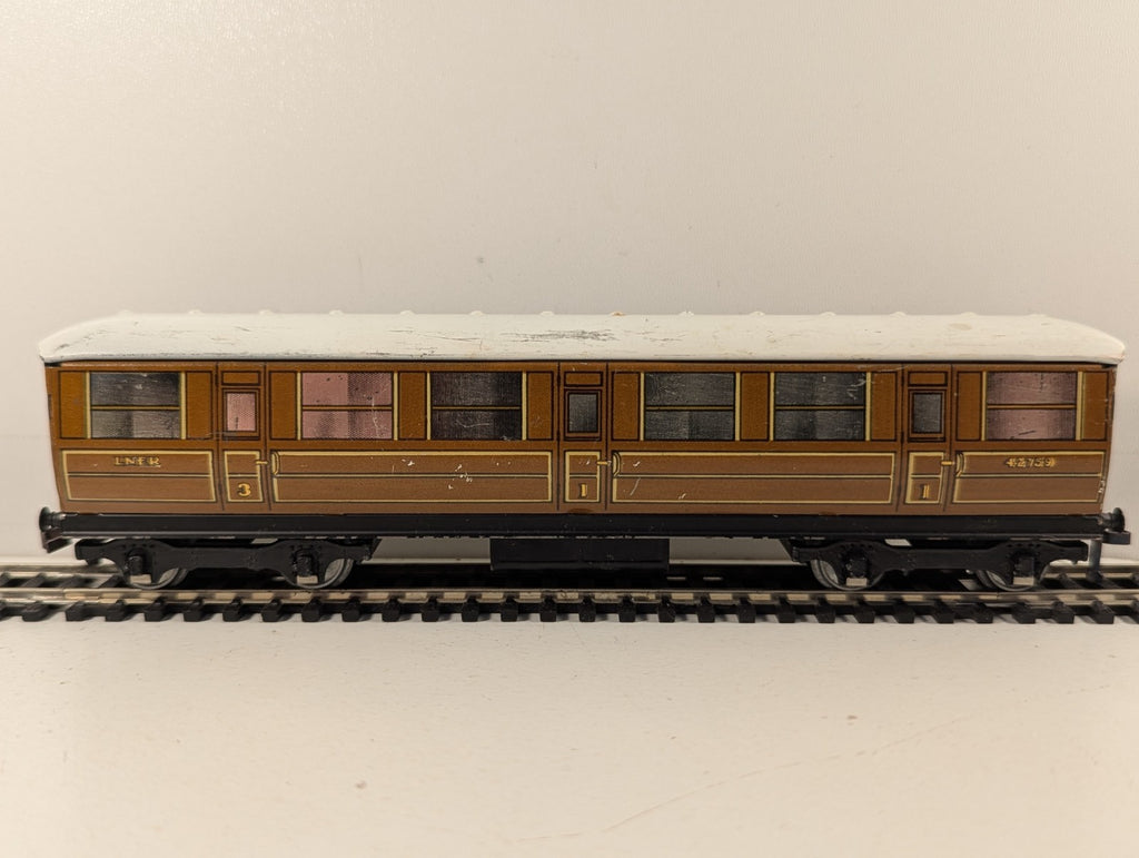 Hornby Dublo OO Gauge LNER Corridor Composite Coach Passenger Coach