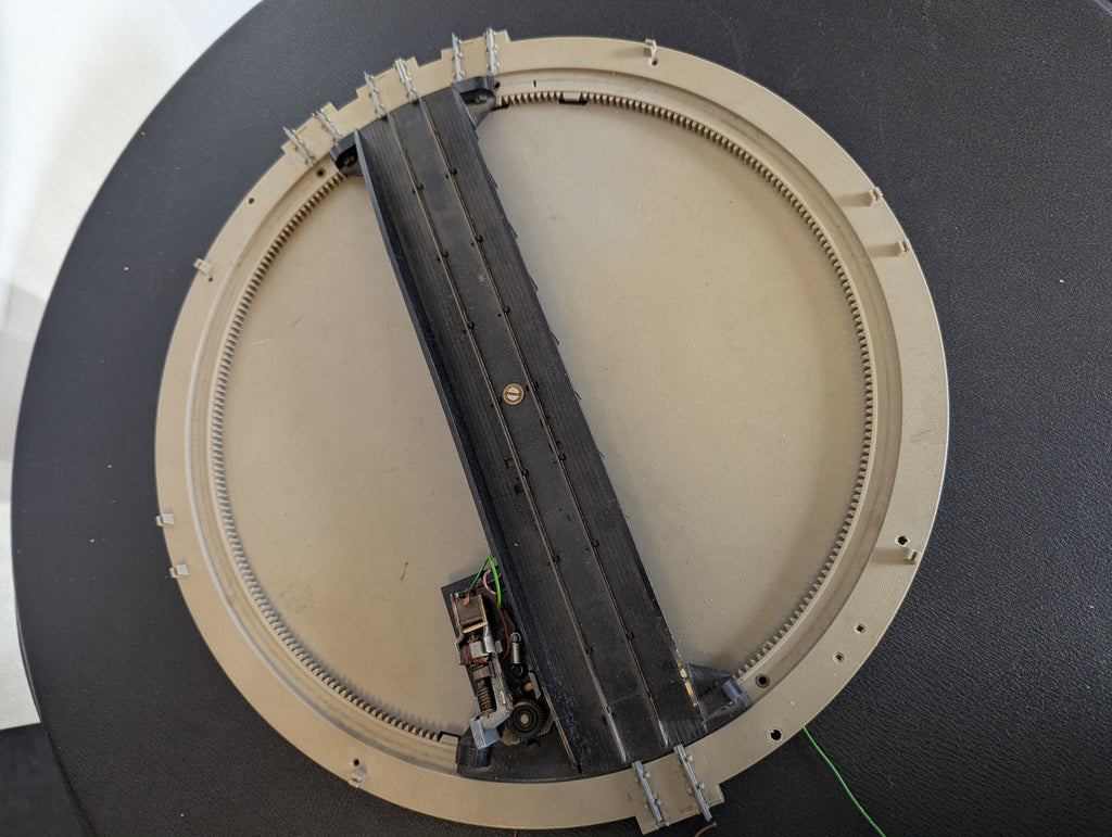 Hornby OO Gauge Operating Turntable R410