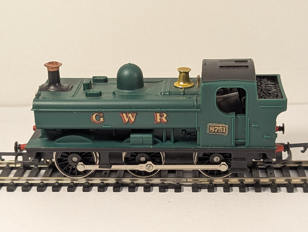 Hornby OO Gauge GWR 57XX Pannier Tank No. 8751 Green – Poor Runner