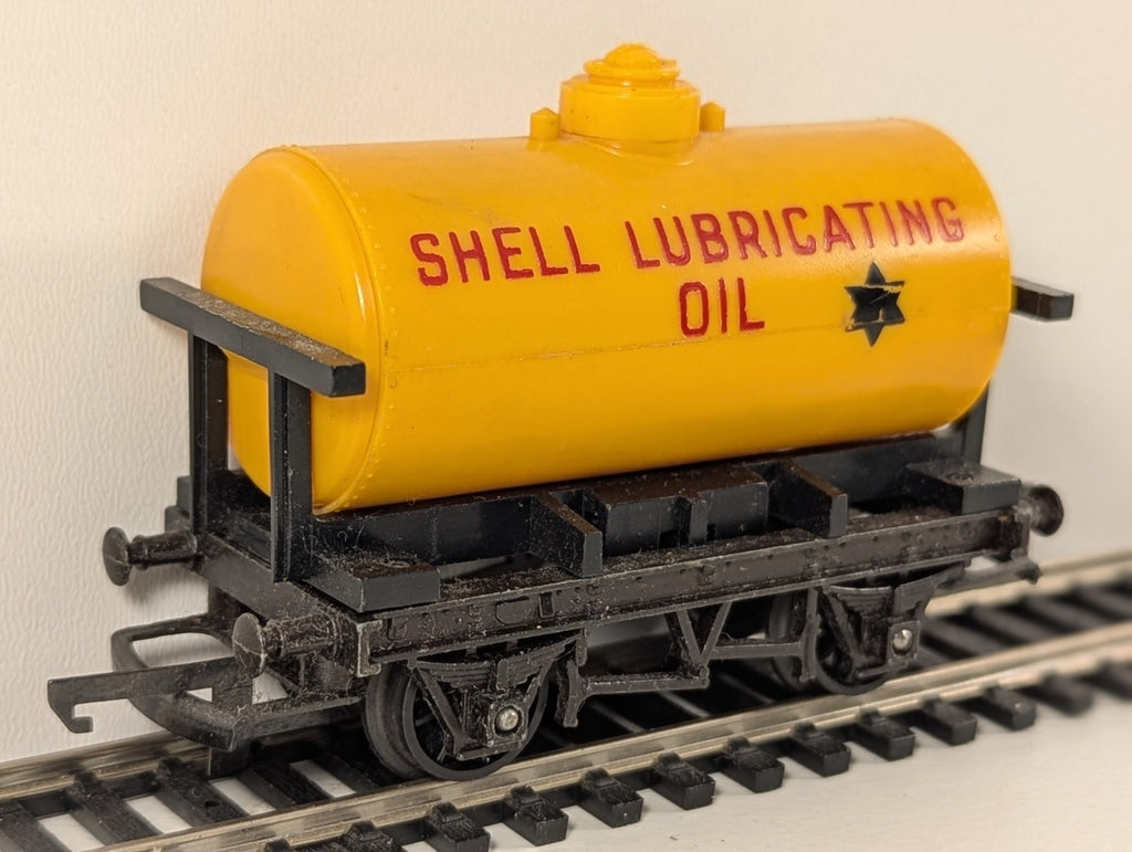Tri-ang R211 Shell Lubricating Oil Tank – OO Gauge