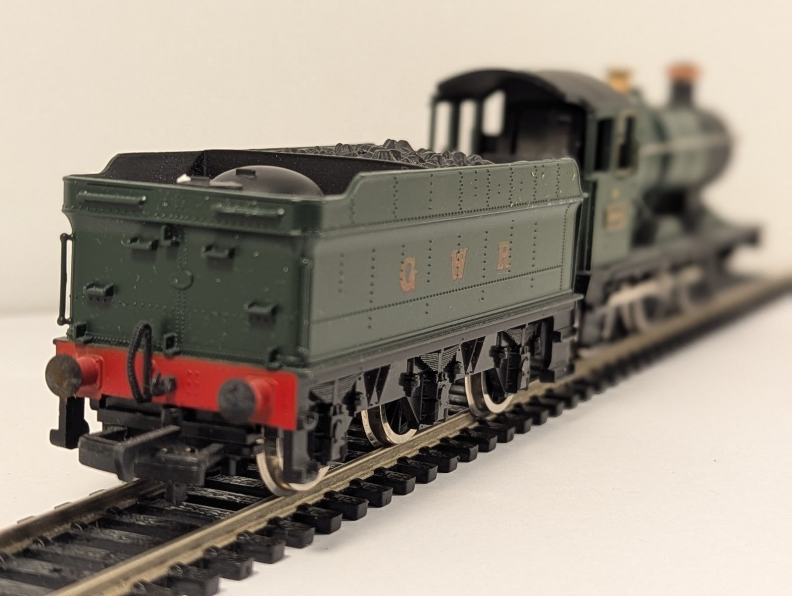 Mainline 37-058 OO Gauge GWR Green Collett Goods Class 2251 No. 320