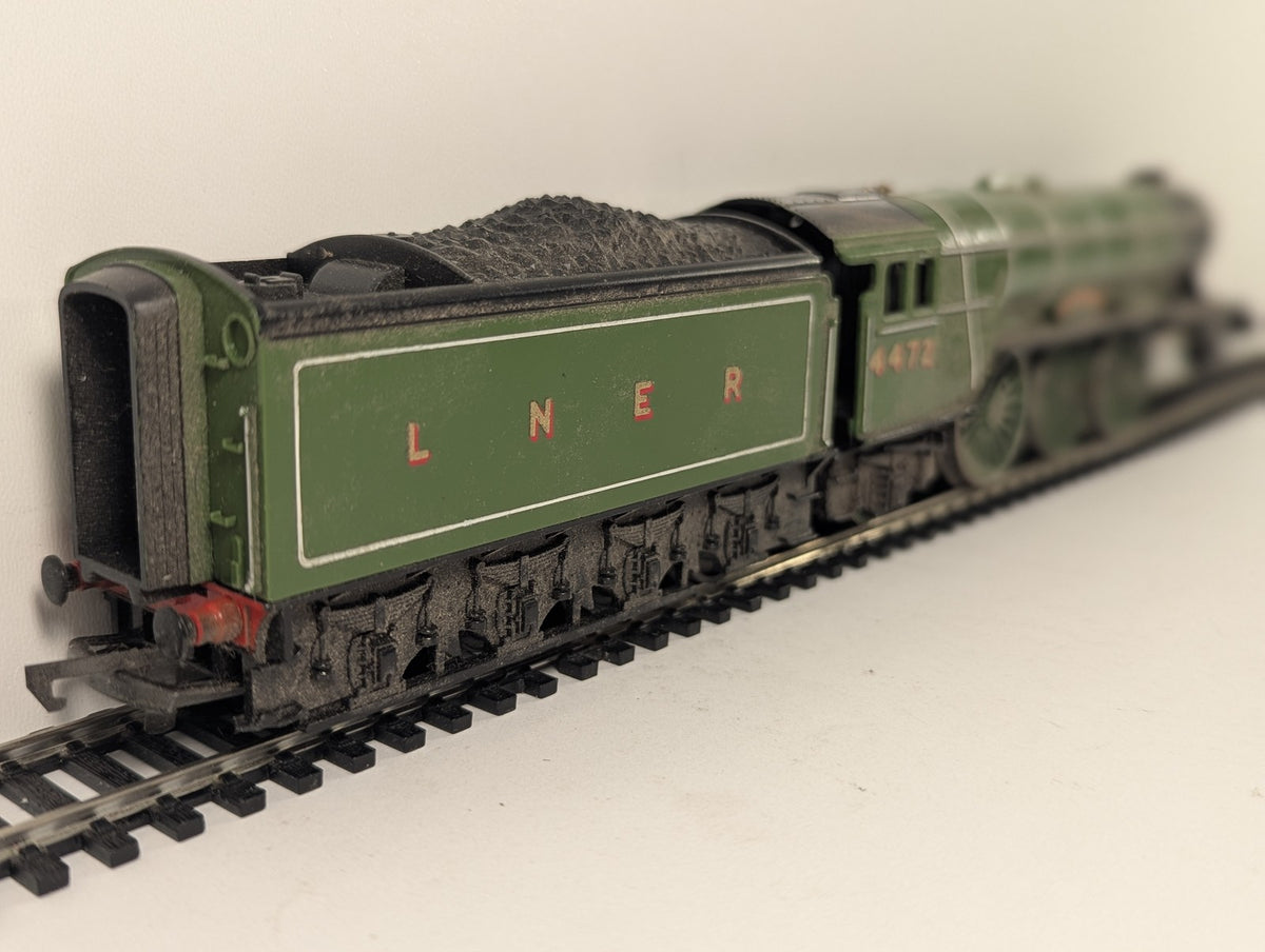 Hornby OO Gauge Flying Scotsman Steam Locomotive 4472 LNER Green Poor Runner