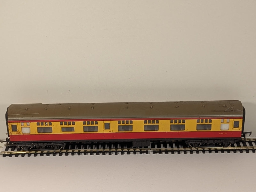 Hornby OO Gauge LMS Composite Coach Passenger Coach 15210 BR Crimson