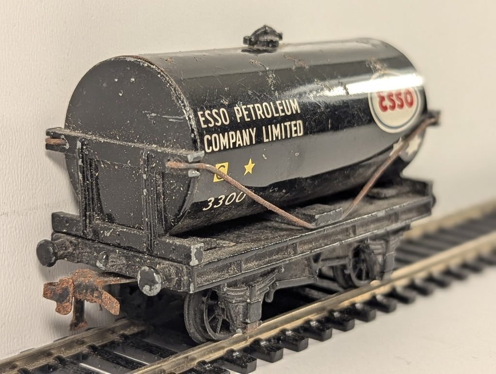 Hornby Dublo OO Gauge Esso Petrol Tank Wagon 3300 in black on model railway track