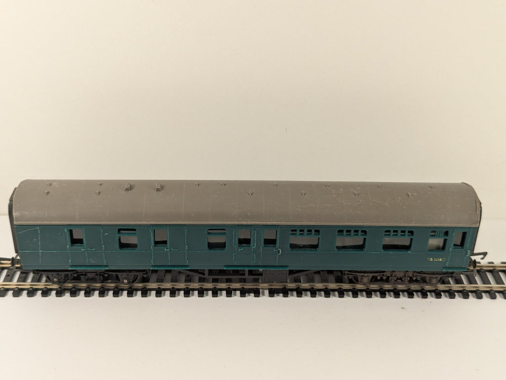 Tri-ang Hornby R622 OO Gauge BR Green Mk1 Corridor Composite Coach