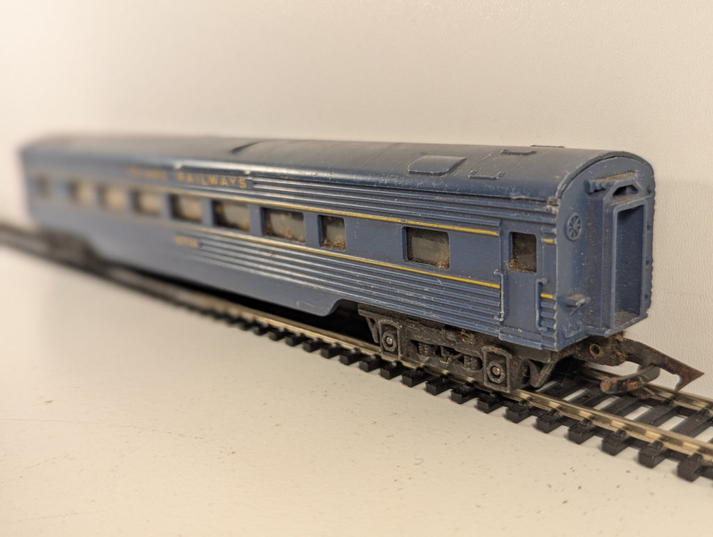 Tri-ang R131 OO Gauge Transcontinental Vista Passenger Car