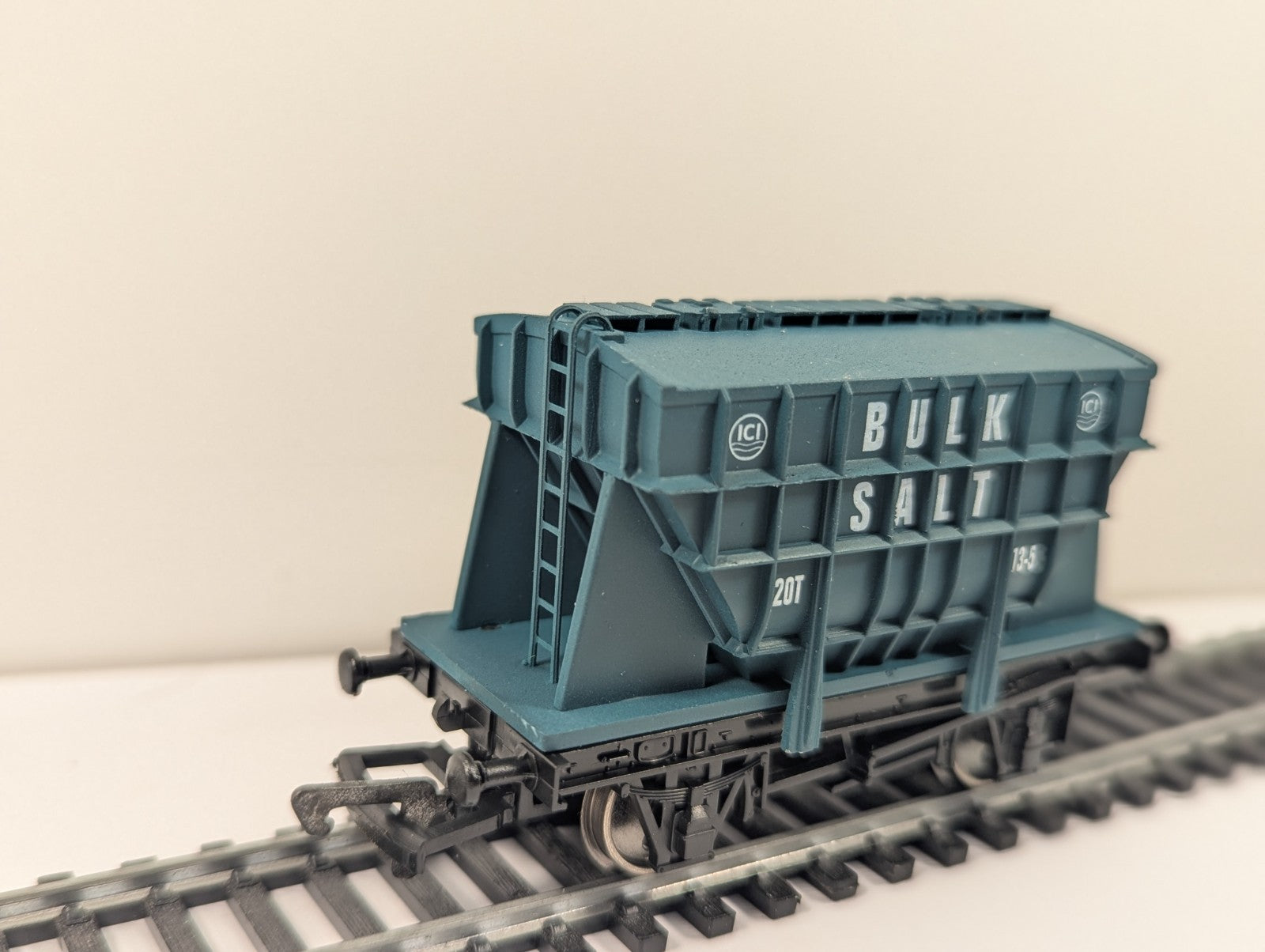 Dapol OO ICI Bulk Salt Presflo Wagon Blue