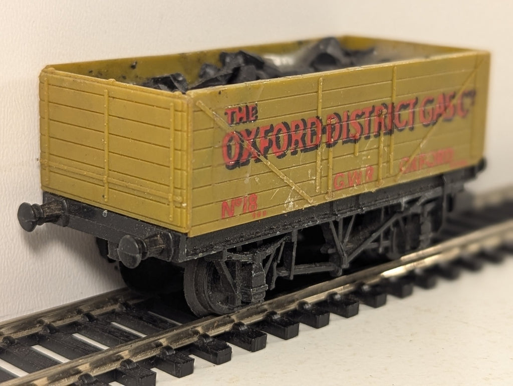 Lima OO Gauge 7 Plank Open Wagon 'The Oxford District Gas Co