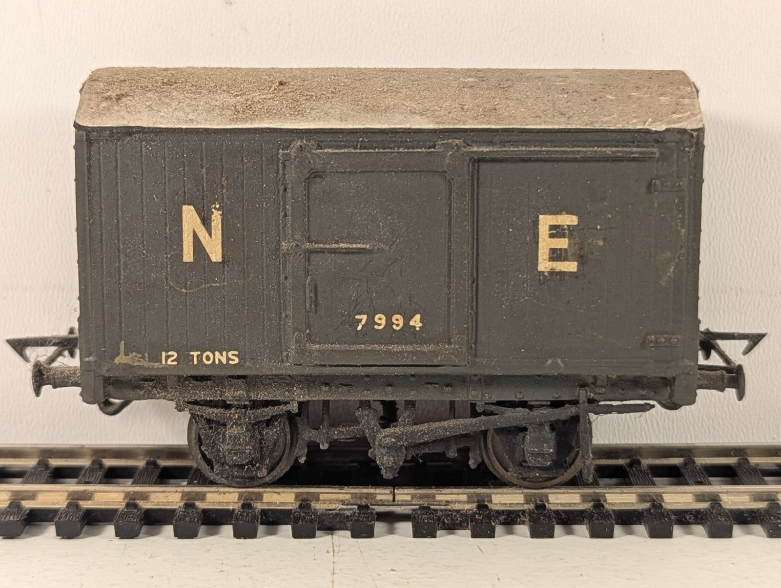 Kit-built OO Gauge LNER 12 Ton Goods Van Wagons 7994 LNER Grey