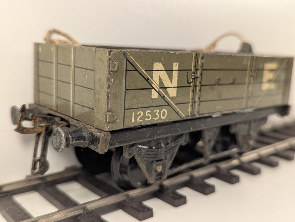 Hornby O Gauge North Eastern Railway Open Wagon with Tarp