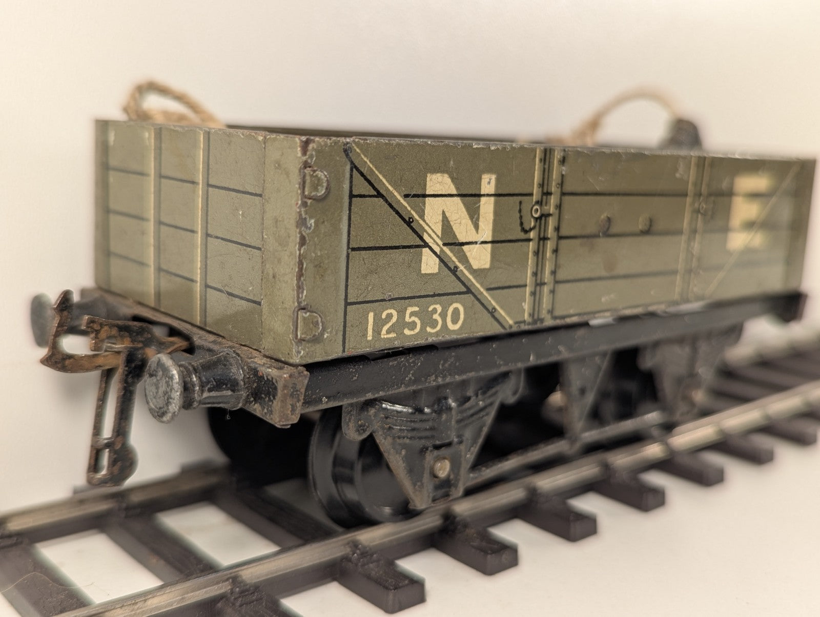 Hornby O Gauge North Eastern Railway Open Wagon with Tarp