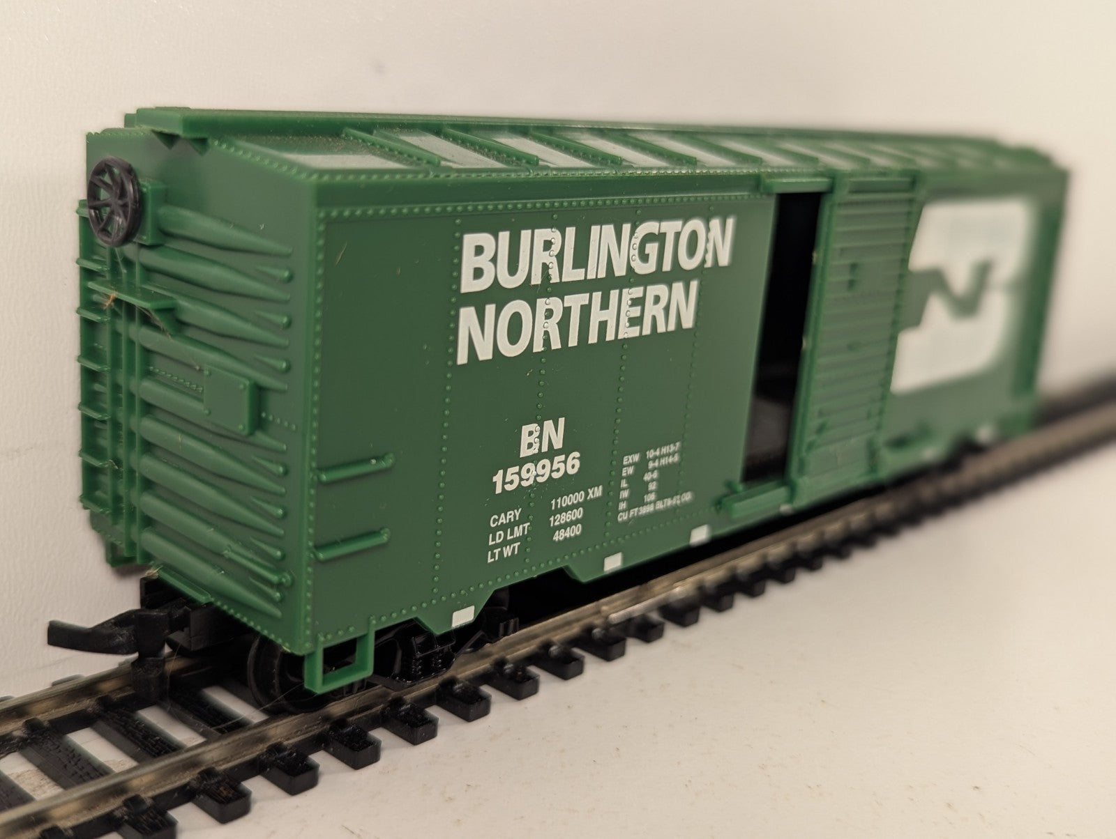 Industrial Rail HO Scale Burlington Northern 40ft Sliding Door Boxcar