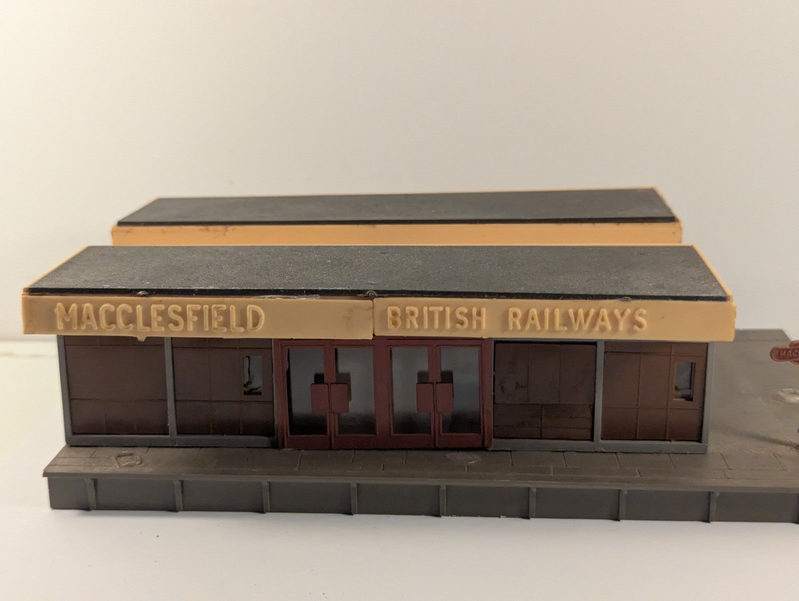 Playcraft OO/HO Gauge Macclesfield British Railways CLASP Style Station Building