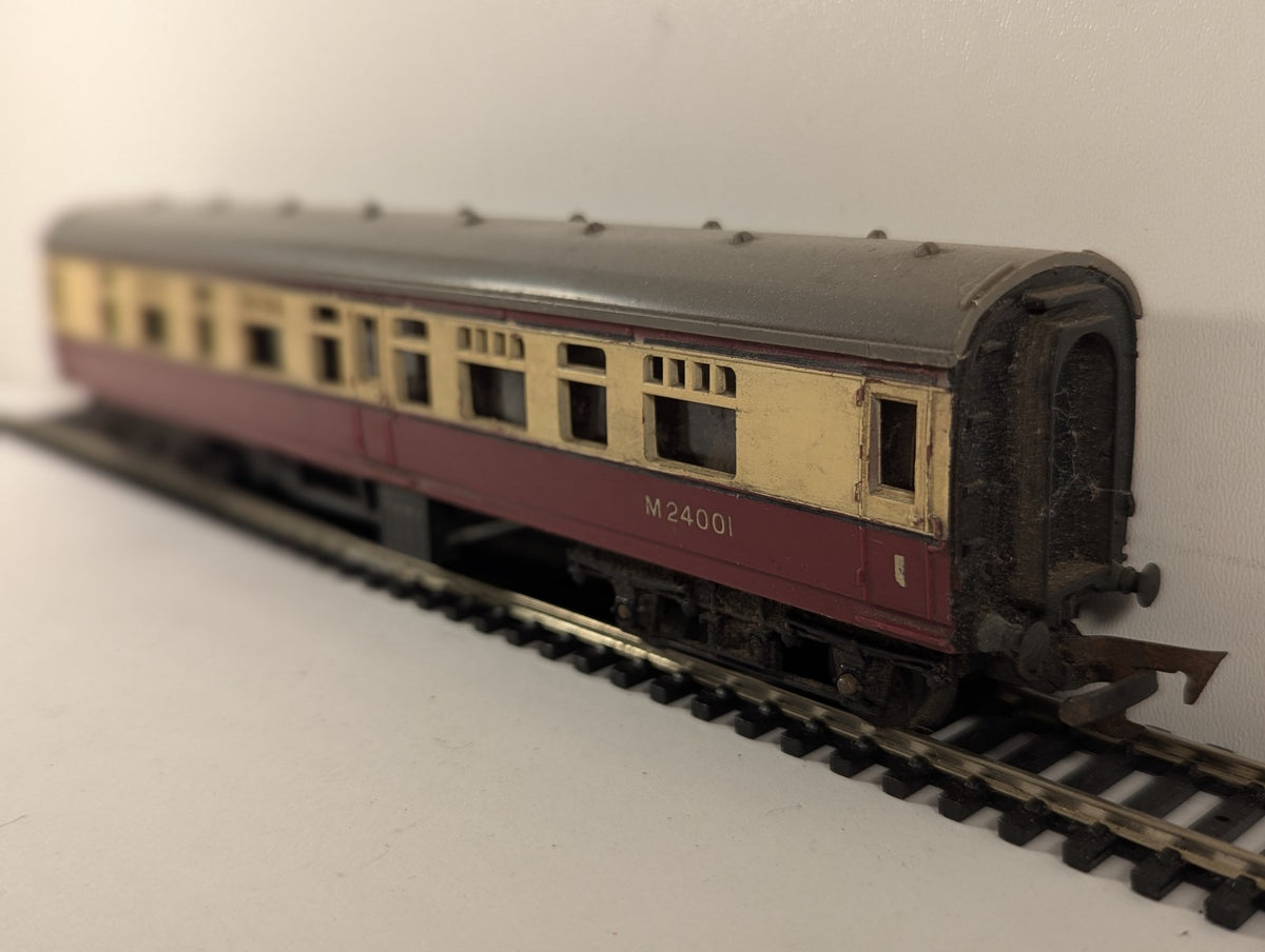 Tri-ang OO Gauge BR Composite Coach Passenger Coach M24001 BR Crimson & Cream