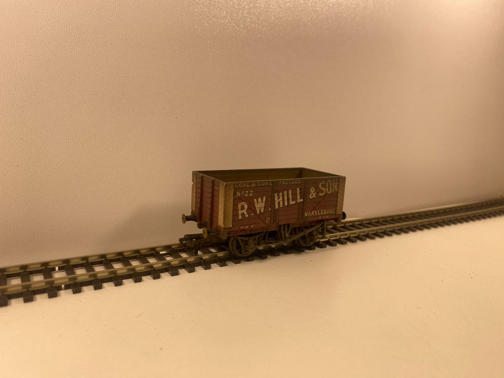 Bachmann 37-162 13T 8 Plank Wagon No. 22 – R. W. Hill & Son – Weathered Version