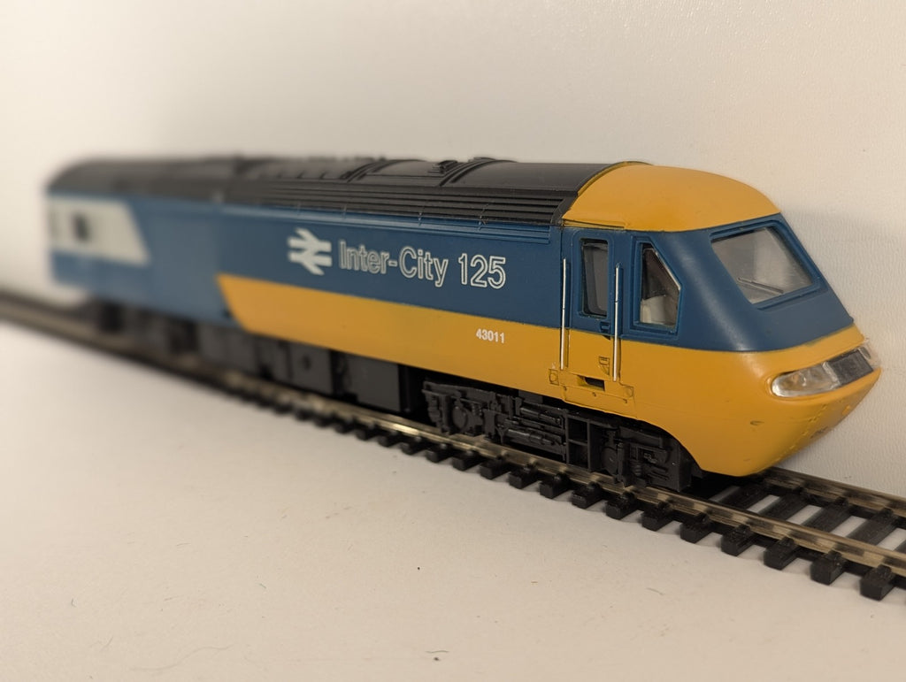 Hornby OO Gauge Class 43 HST Dummy Car Diesel Locomotive 43011