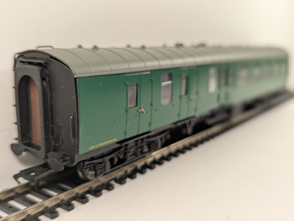 Bachmann OO Gauge BR Mk1 Brake Corridor (BSK) Passenger Coach S34255 SR Green