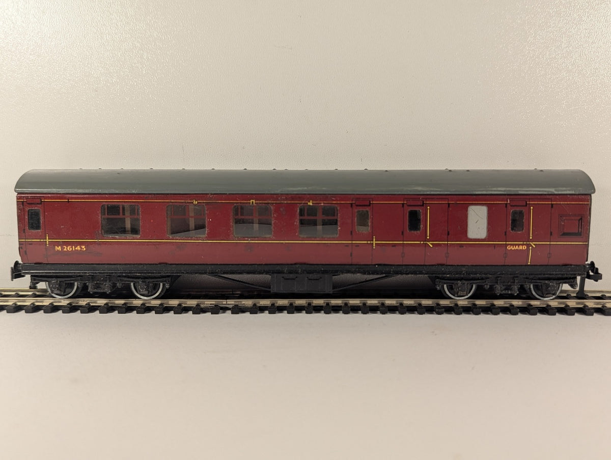 Hornby Dublo OO Gauge BR Maroon Brake Second Coach Passenger Coach M26143 4051