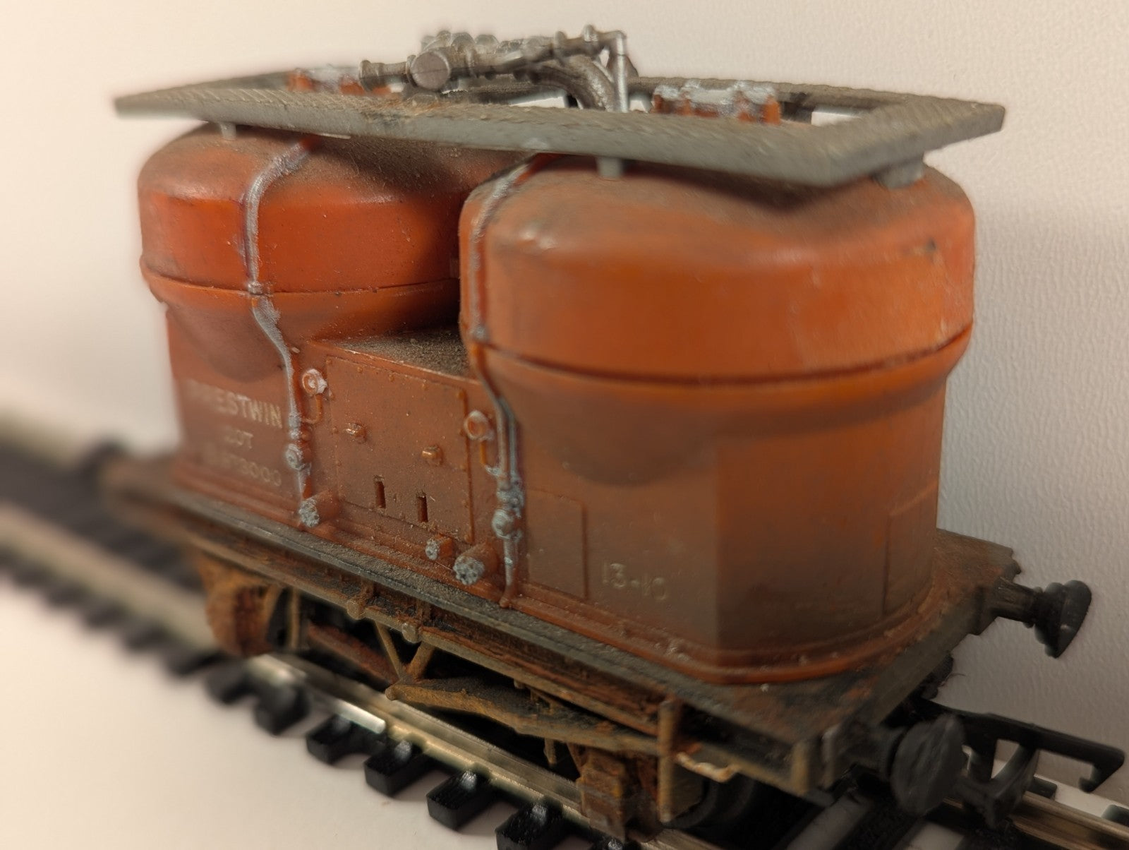 Wrenn “Prestwin” Twin Silo Wagon – OO Gauge