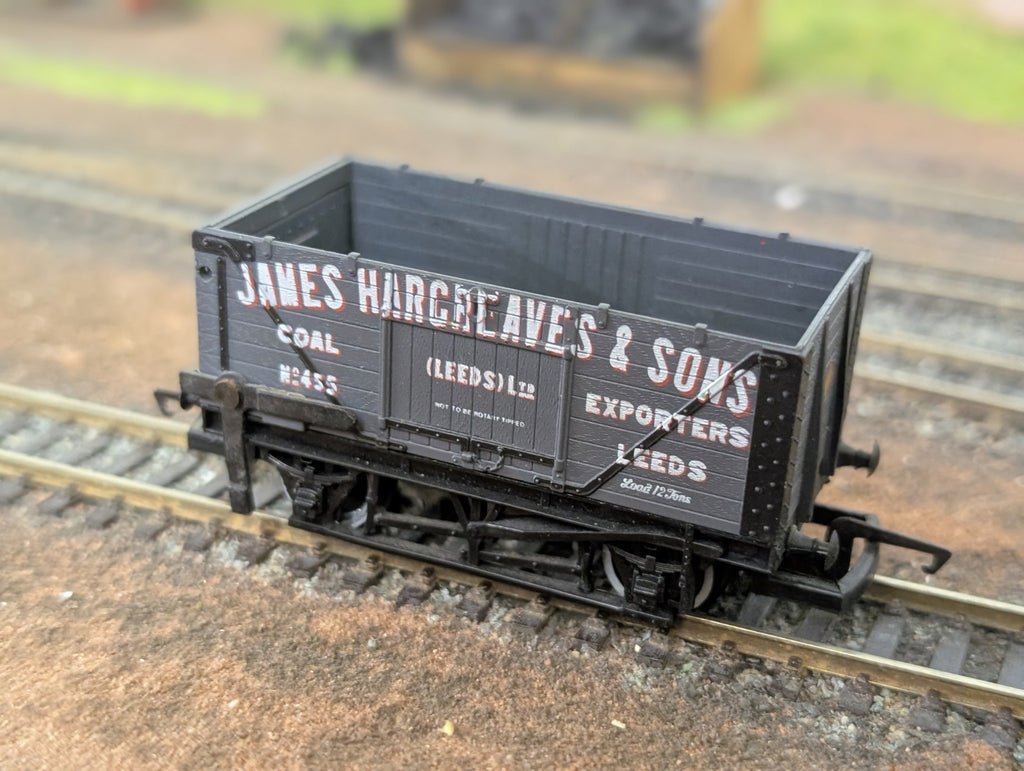 Hornby R032 OO Gauge End Tipping Wagon Hargreaves