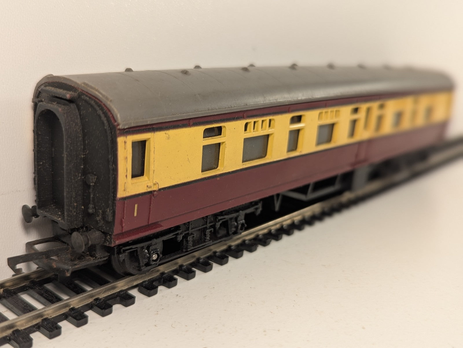 Tri-ang R29 OO Gauge British Railways Main Line Composite Coach