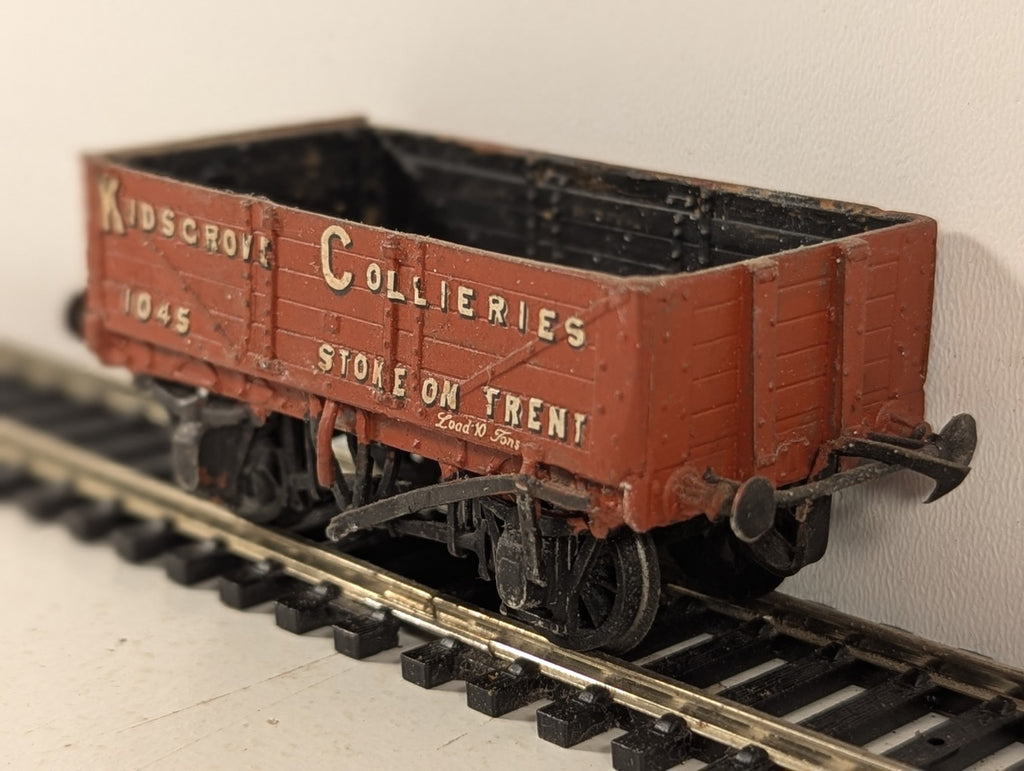 Kitbuilt OO Gauge LNWR 10-Ton Covered Goods Van Goods Wagon 45246