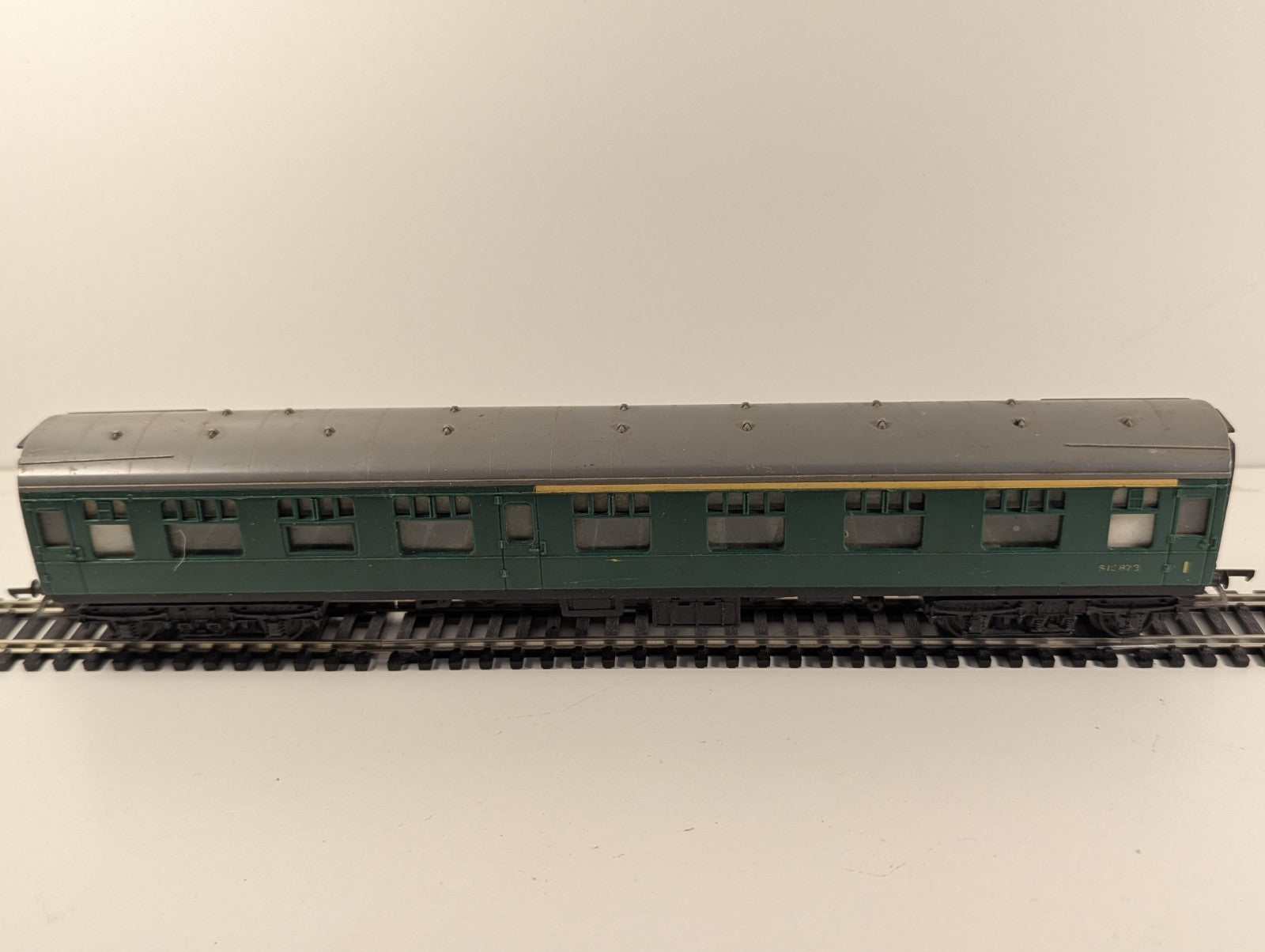 Tri-ang R622 BR Green Mk1 Corridor Composite – S15873