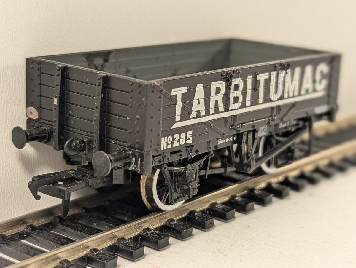 Bachmann OO Gauge 7 Plank Wagon Goods Wagon 285 Tarbitumac Black 37-061