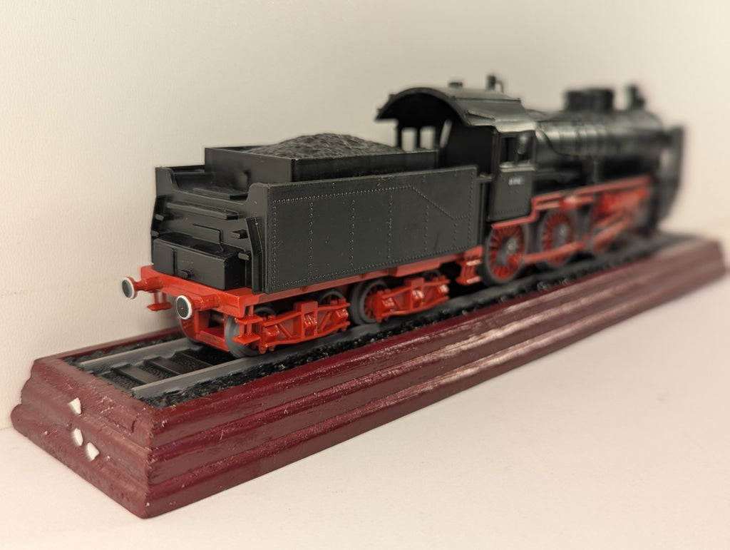 Atlas Editions Class P8 4-6-0 Steam Locomotive Static Model