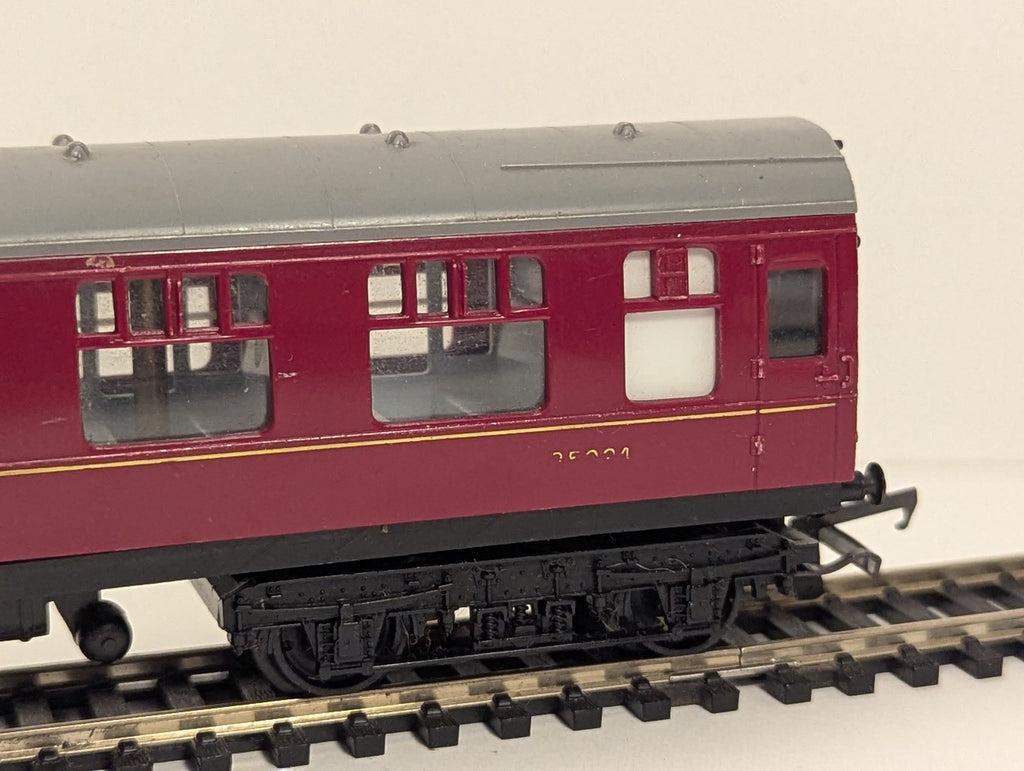 Tri-ang OO Gauge BR Mk1 Brake Second Corridor (BSK) Passenger Coach 35024