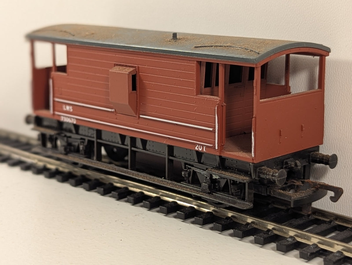Dapol B2 20-Ton Goods Brake Van 730670 LMS Brown (OO Gauge)