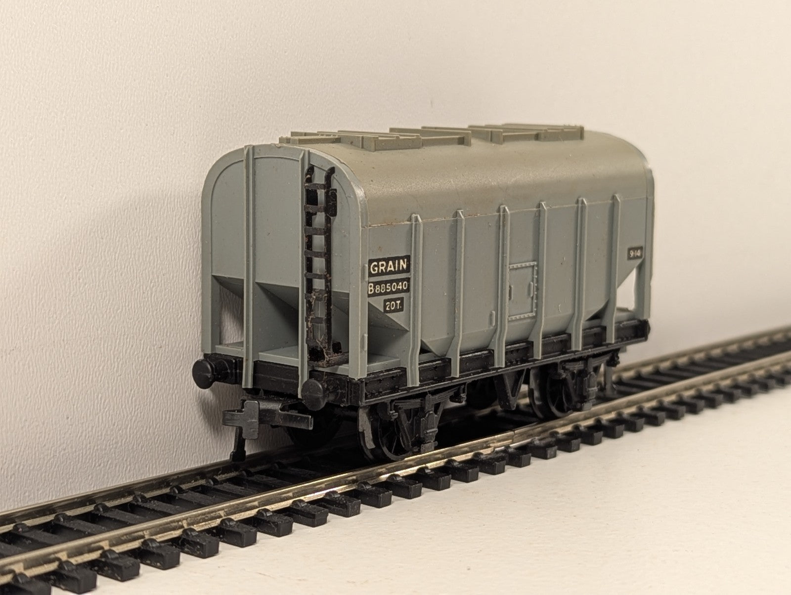 Hornby Dublo 32067 OO Gauge Grey 20-Ton Bulk Grain Wagon - Boxed