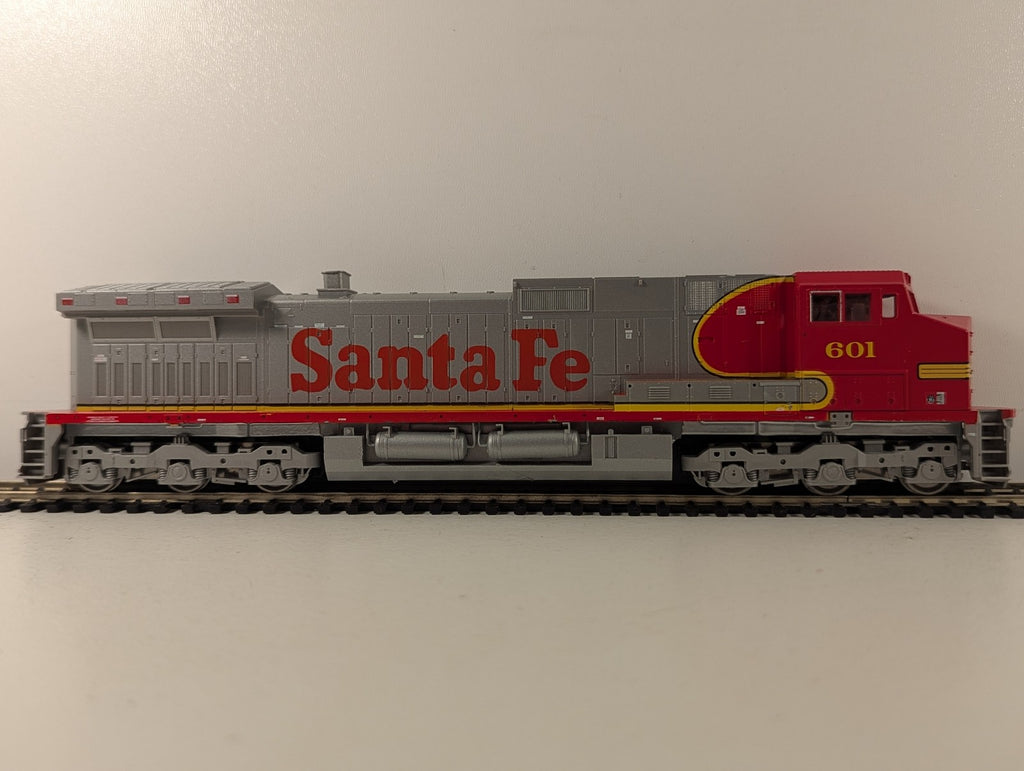 Athearn HO Gauge GE C44-9W Locomotive 601 Santa Fe Warbonnet 4902
