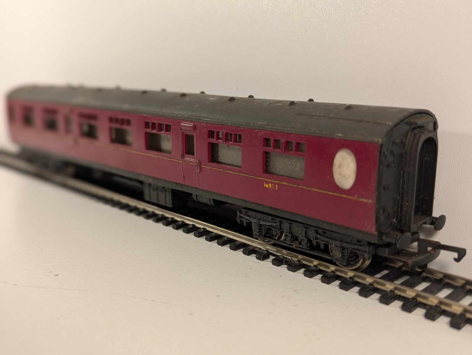 Hornby OO Gauge British Railways Composite Coach BR Maroon