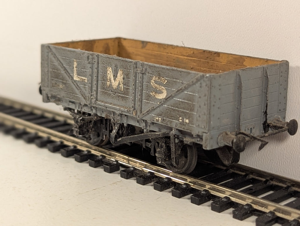 Kit-built OO Gauge 5 Plank Open Wagon Goods Wagon 20261 LMS Grey
