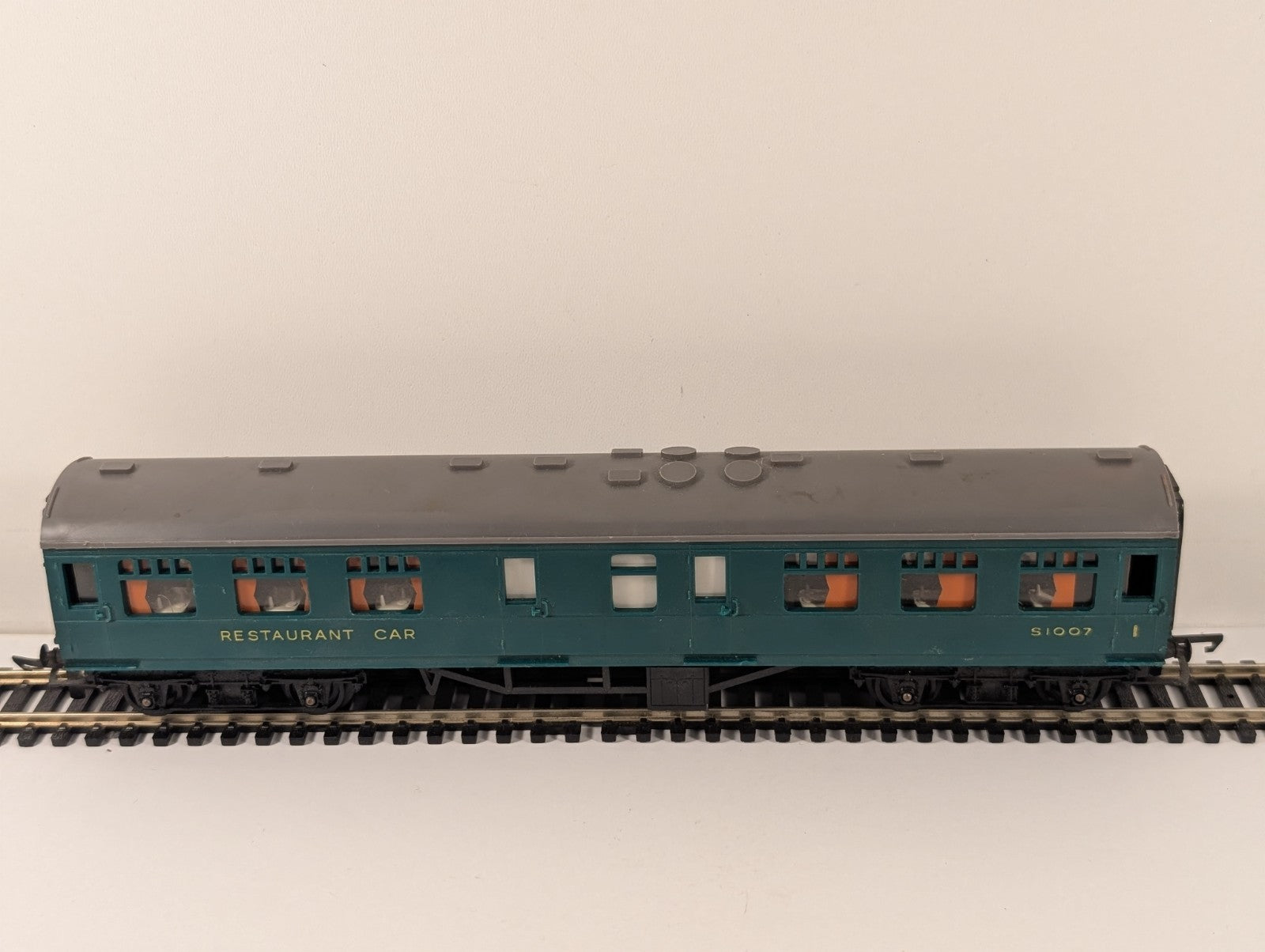 Tri-ang R229 OO Gauge Southern Railway 1st Class Restaurant Car