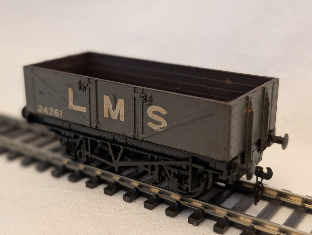 Mainline OO Gauge LMS 5 Plank Wagon Goods Wagon 24361 LMS Grey