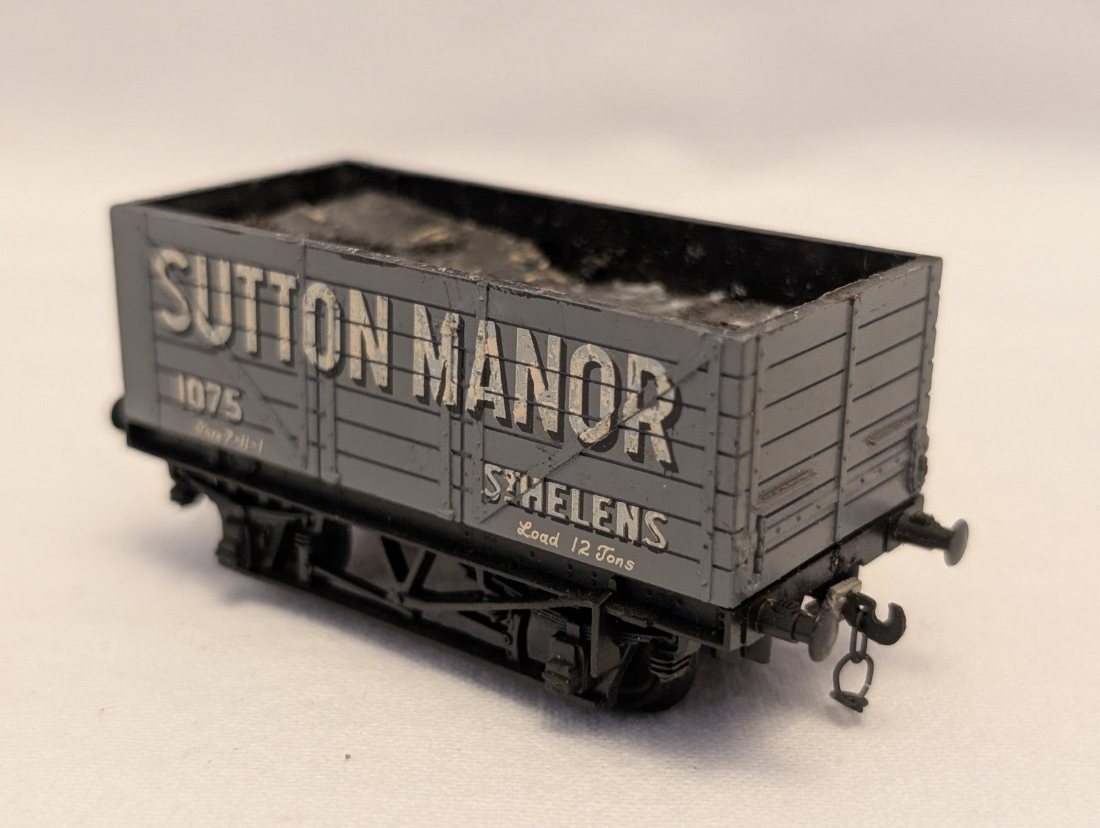 Trix OO Gauge 7-Plank Open Wagon Goods Wagon 1075 Sutton Manor