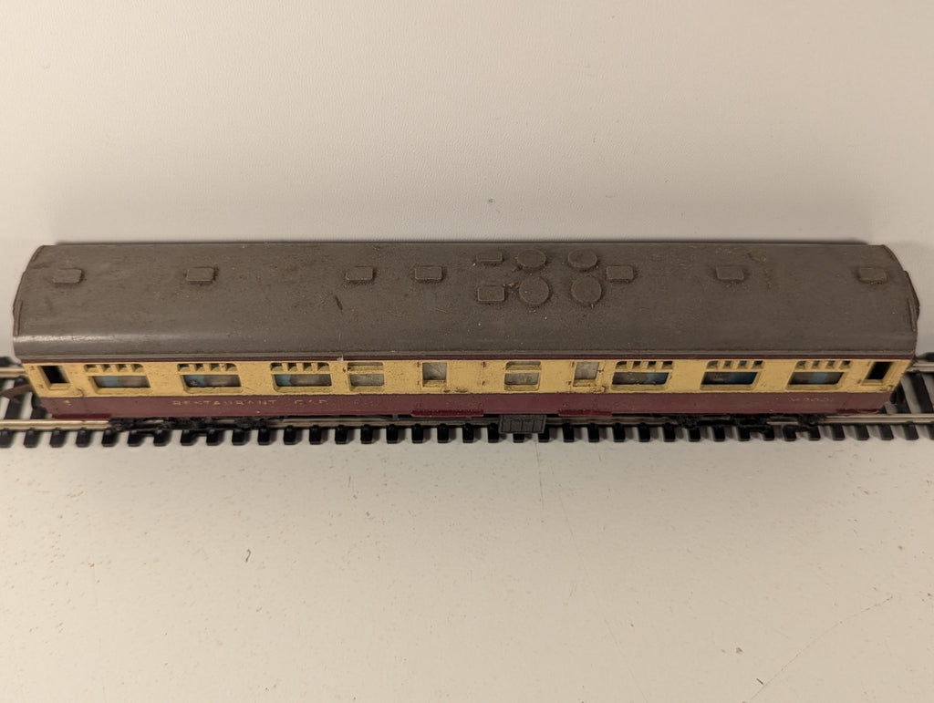 Tri-ang R224 BR Main Line Restaurant Car OO Gauge - Damaged Lettering