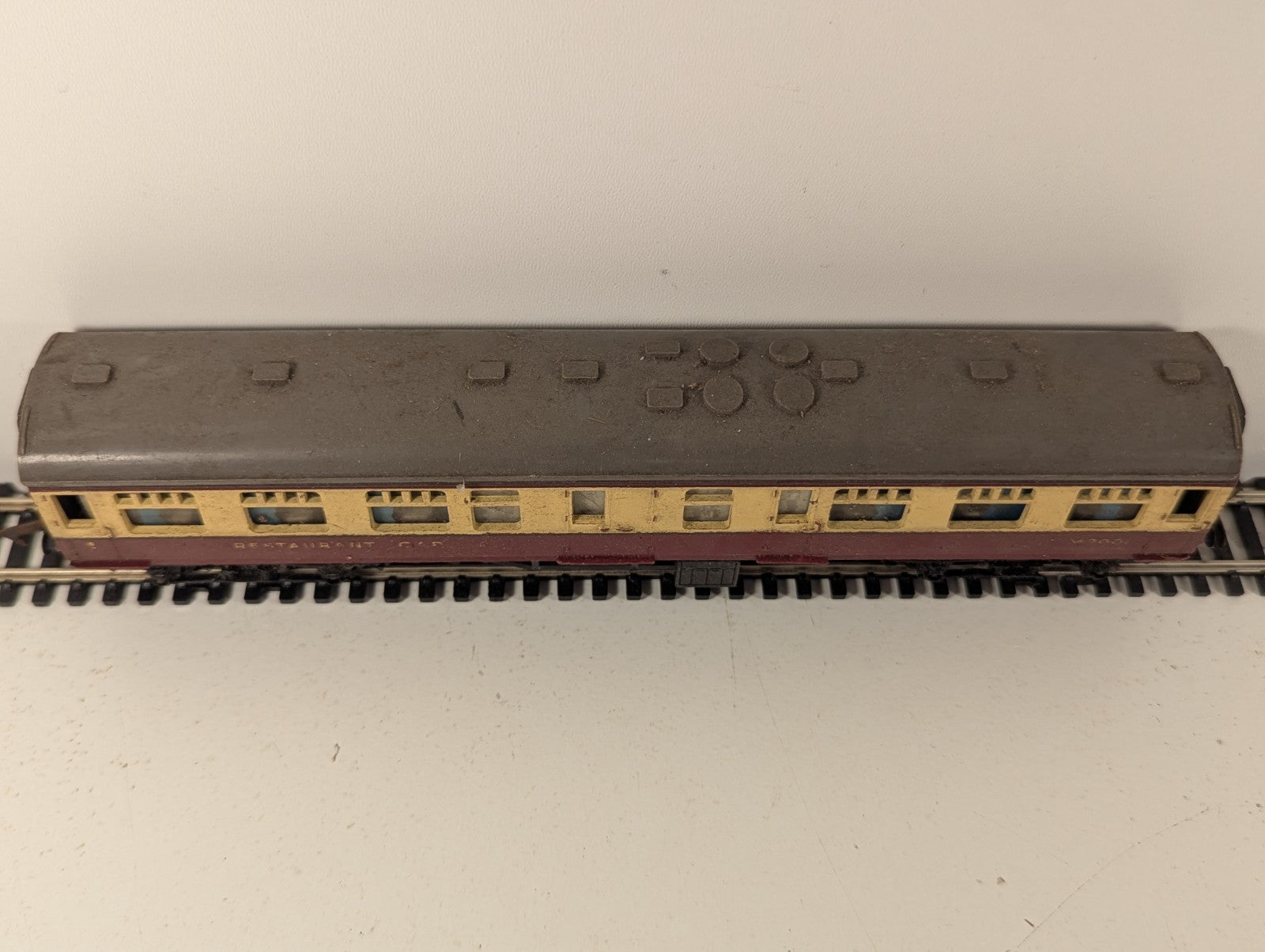 Tri-ang R224 BR Main Line Restaurant Car OO Gauge - Damaged Lettering