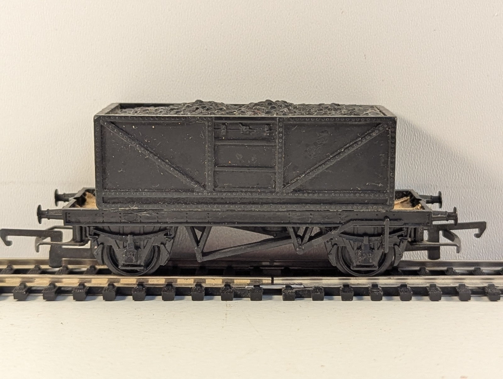 Tri-ang R577A OO Gauge 7-Plank Open Wagon
