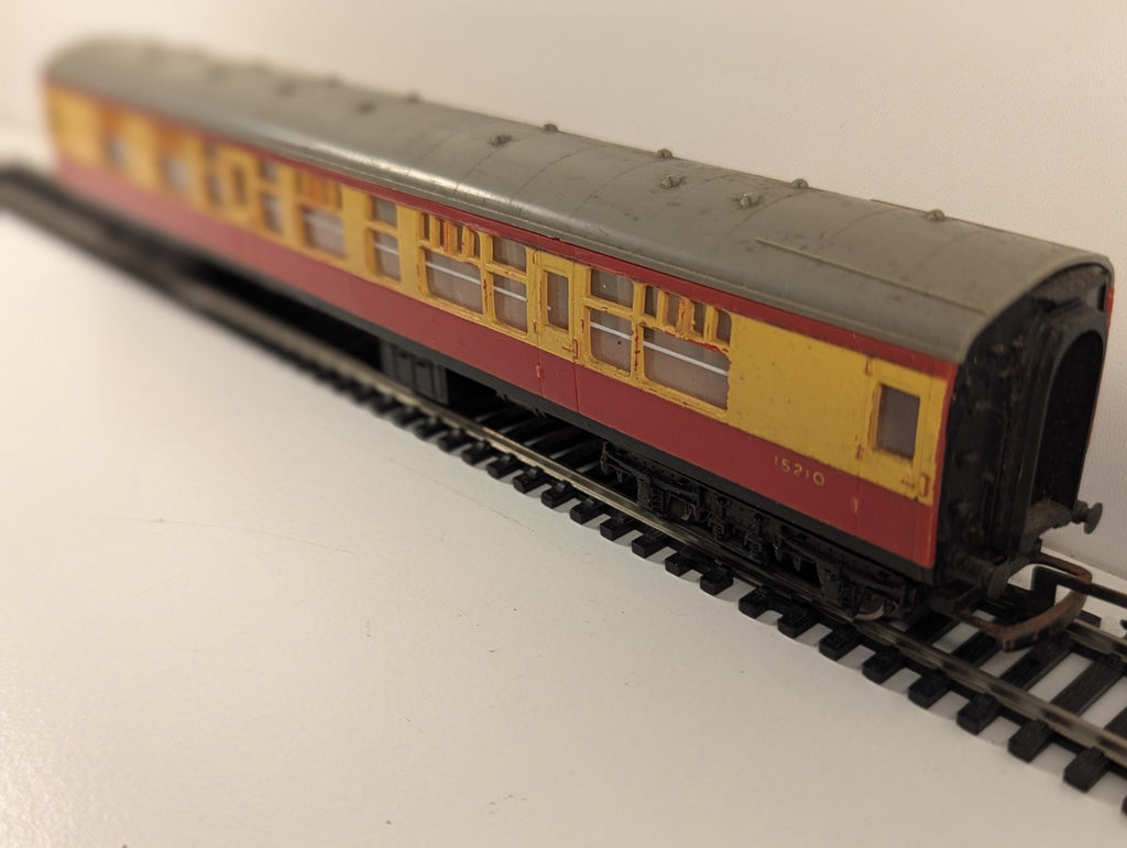 Tri-ang R626 BR Mk1 CK Composite Corridor Coach – 15210 – Crimson & Cream
