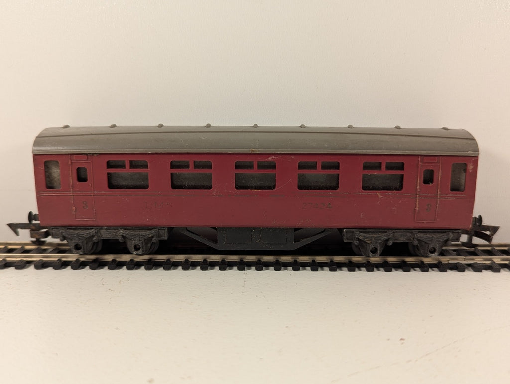 Tri-ang OO Gauge LMS Passenger Coaches