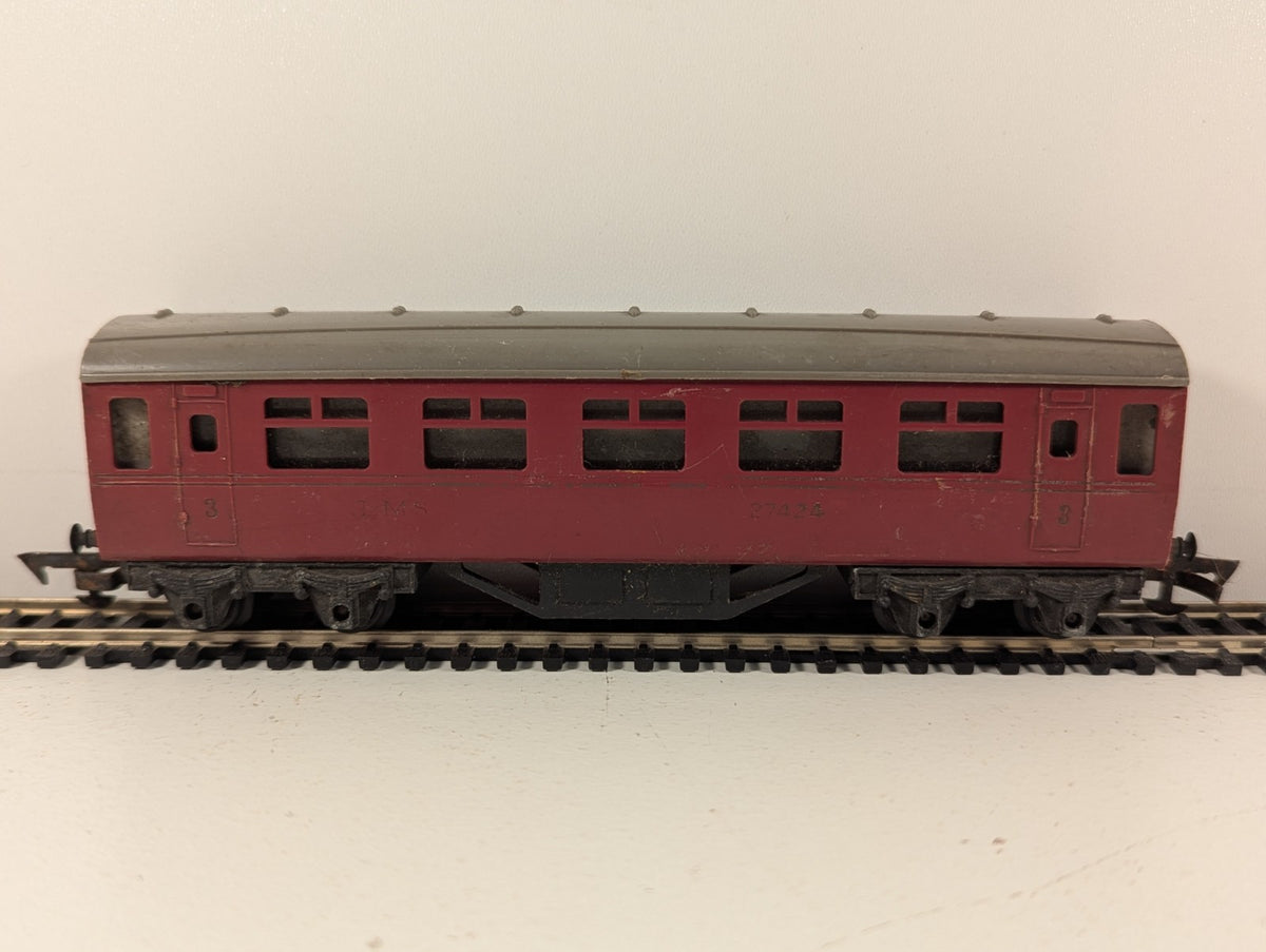 Tri-ang OO Gauge LMS Passenger Coaches