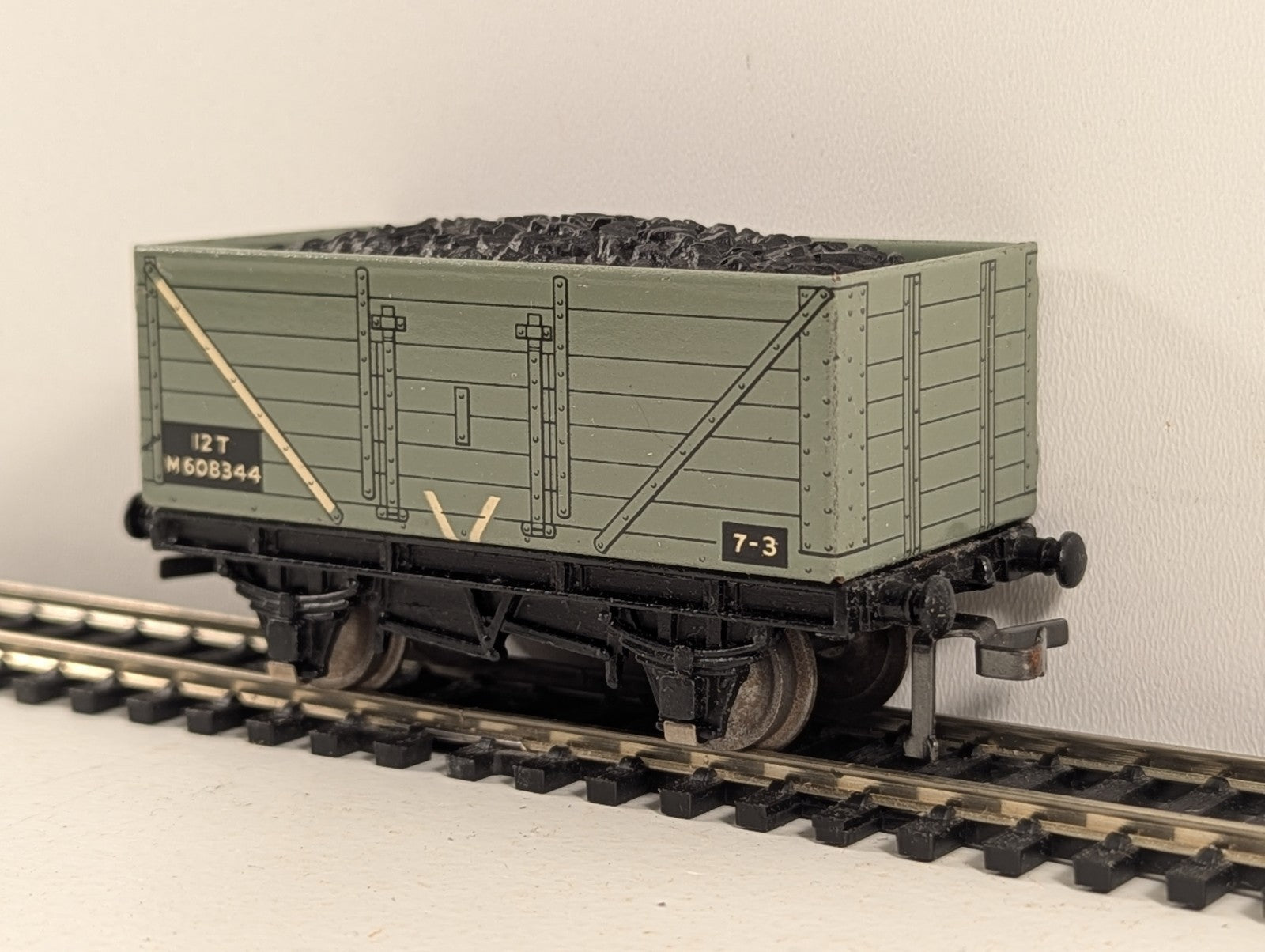 Hornby Dublo 32030 OO Gauge BR Grey High Sided Coal Wagon with coal load - Boxed