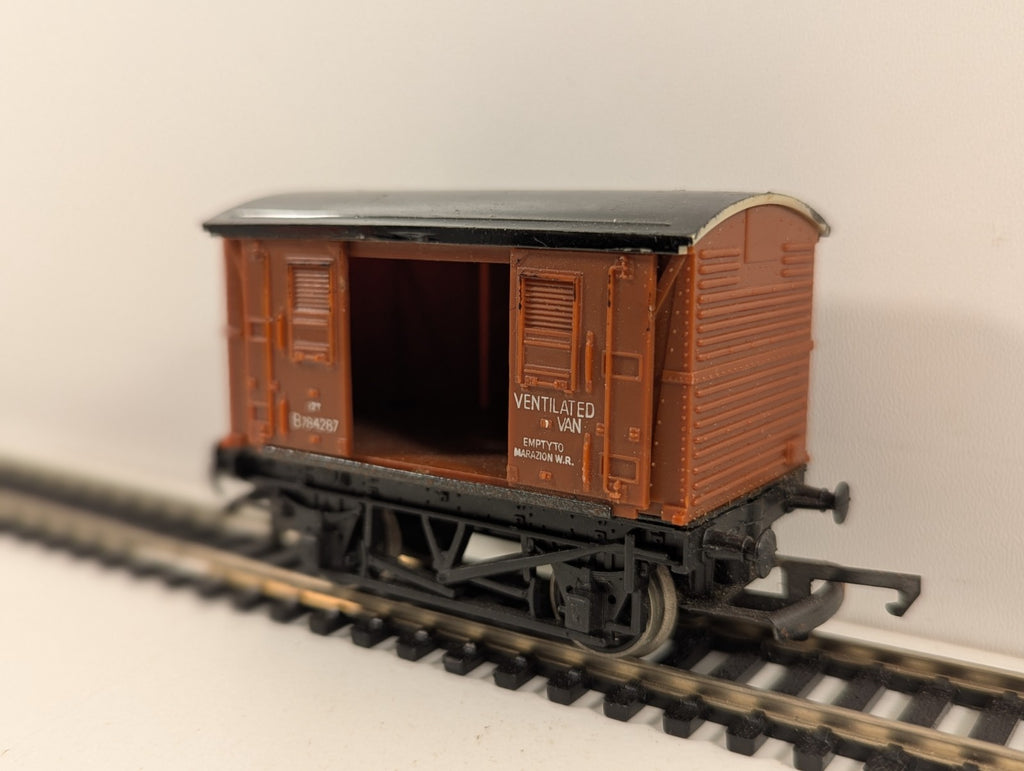 Triang/Hornby R11A OO Gauge BR Sliding Door Vent Van
