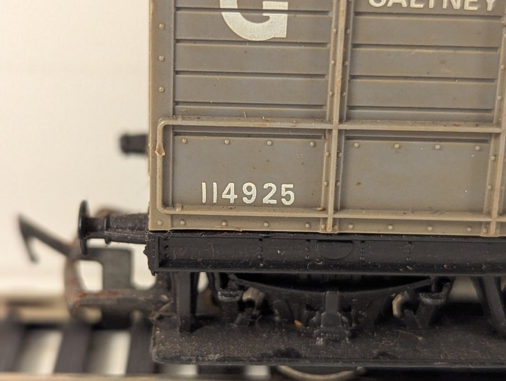 Hornby OO Gauge GWR 20 Ton 'Toad' Brake Van 'Saltney' 114925 GWR Grey